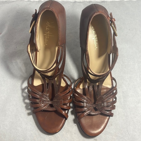 Cole Haan Verona Air T-Strap Brown Laser Cut Leather Open Toe Sandals Size 8 - Picture 2 of 13